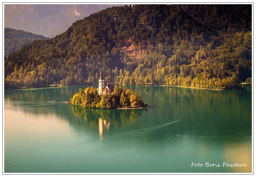 Ostrovní kostel Mariiného nanebevzetí na Jezeře Bled